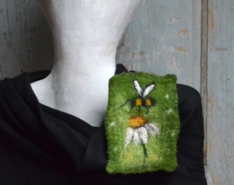 Bumble Bea Brooch Pin, small wool portrait of a animal, jewelry brooch, felt jewelry, gift idea for Bee Lovers