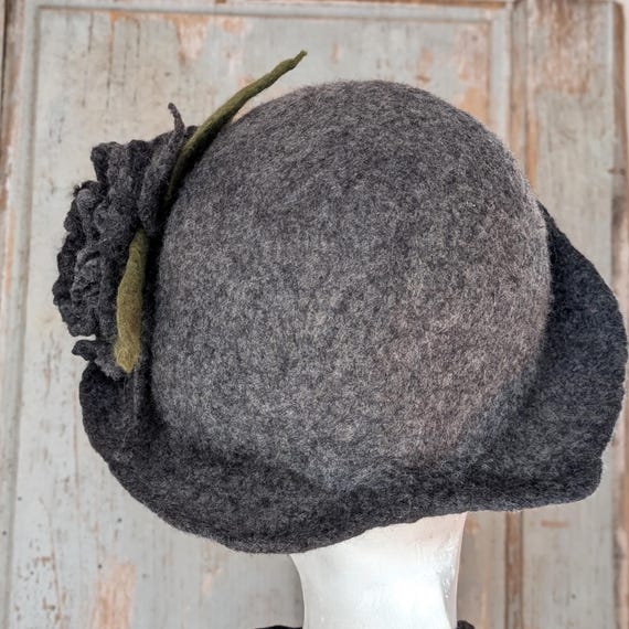 Grey Felt Cloche Hat – 1920s Style Wool Hat – Handmade  display picture 1