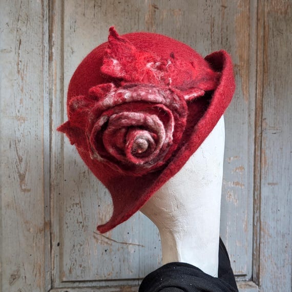 Red Felt Cloche Hat: Handmade Vintage 1920s Wool Art Deco  display picture 3