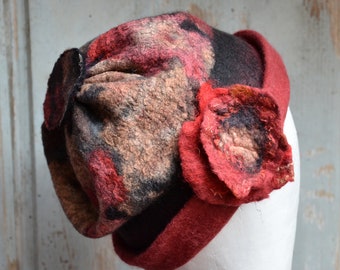 Chapeau de bonnet en feutre nuno bonnet en laine feutrée unique chapeau en feutre fait à la main pour les femmes, nuno feutré avec un cadeau en tissu abstrait pour elle.