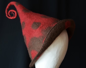 Felt witch hat wizard magic hat in red and brown wool Unique unisex Witches Hat Felt Hat Wizard Costume Hat Felt Hat Felt tall pointed hat