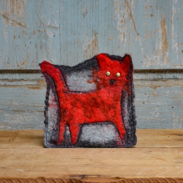 Retro cat pin brooches , wool brooch, animal gift idea for cat lovers