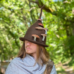 Chapeau de sorcellerie marron fait main, chapeau de sorcier avec champignons, accessoire de costume d'Halloween, chapeau unisexe champignon vénéneux