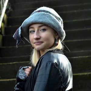 Wool Felt Cloche Hat for Women – Gray Felt Hat with Bow – Elegant Fall Hat – Cozy Handmade Gift