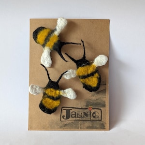 Handmade Felt Bumble Bee Brooch – Wool Insect Pin – Bee Lovers Gift – Cute Nature-Inspired Accessory