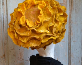 Sunflower yellow Fascinator beret hat, wool hat in the shape of a flower, handmade yellow cap with petals, spring hat for her