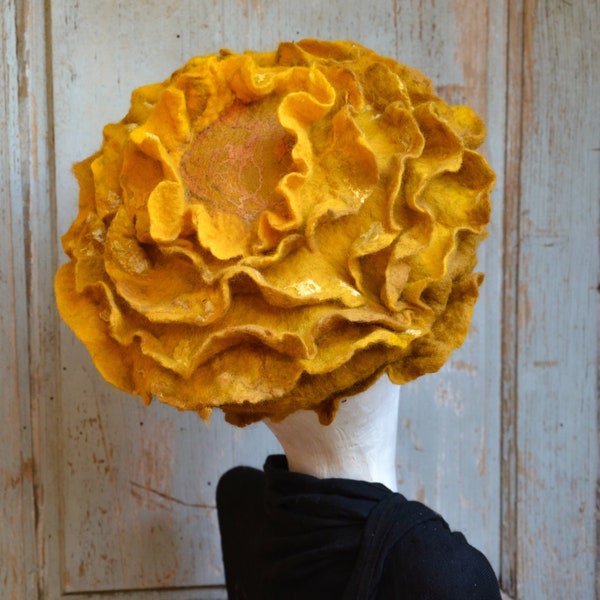 Chapeau béret Fascinator jaune tournesol, chapeau en laine en forme de fleur, bonnet jaune fait main avec pétales, chapeau de printemps pour elle