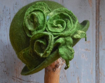 Dachette by Lily Dache Emerald Green Felt Cloche Hat - Etsy  display picture 3