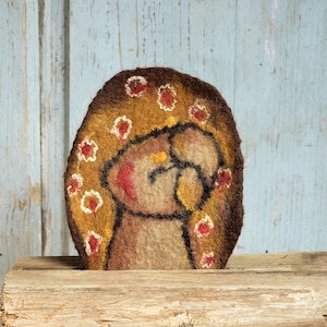 Art wool brooch pin, felt pin in gold, small portrait, gift idea for her