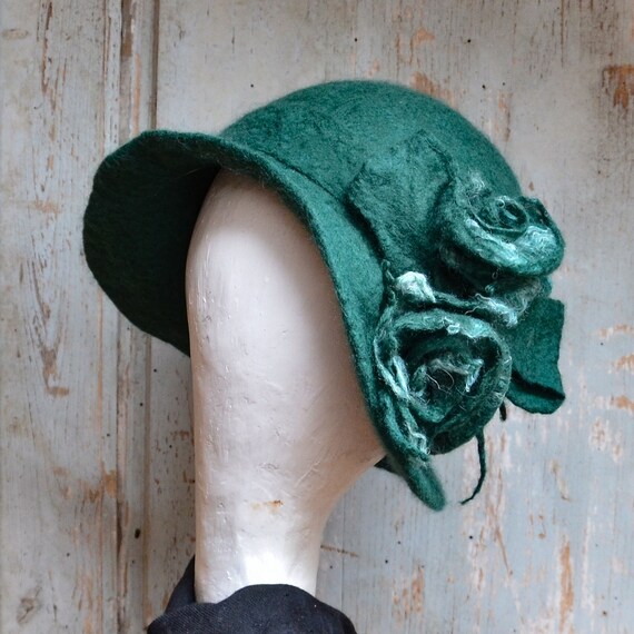 1920's Flapper Cloche Hat in Green 