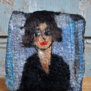 Brooch pin, small wool portrait, jewelry brooch, felt jewelry, gift idea for her image 9
