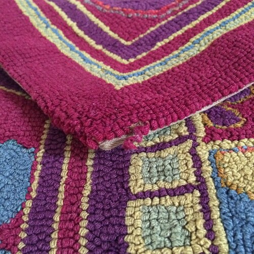 Hand Hooked Vintage shops Rug 44