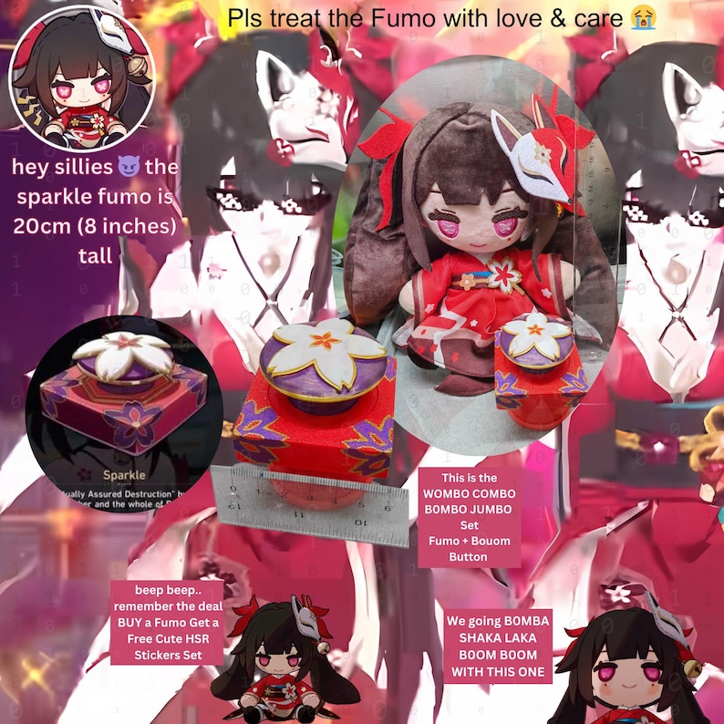 Puede incluir: Un juguete de peluche rojo y blanco con un kimono rojo y blanco y una m&aacute;scara de zorro blanca. El juguete mide 20 cm (8 pulgadas) de alto y est&aacute; sentado en una caja roja y blanca con una flor blanca en la parte superior. El texto "This is the WOMBO COMBO BOMBO JUMBO Set Fumo + Bouom Button" est&aacute; escrito sobre un fondo blanco debajo del juguete. El texto "Pls treat the Fumo with love & care" est&aacute; escrito encima del juguete.
