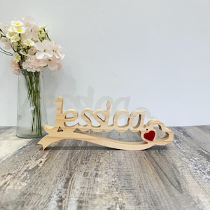 Porte-nom en bois personnalisé, motif coeur, idéal pour une décoration de fête, décoration de maison, arrangement de mariage, cadeau de vacances, cadeau pour une nouvelle maison