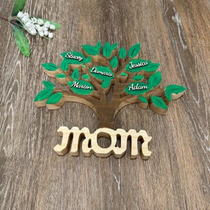 Personalized Wooden Family Tree of Life, Custom Engraved Names, Ideal Gift for Mom, Up to 5 Names, Unique Mother’s Day Keepsake
