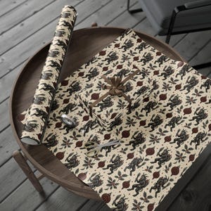 Weihnachtspapier mit Krampus-Motiv | Vintage-Gothic-Geschenkpapier | Weihnachtsmotiv im Folk-Horror-Stil | Dunkle Alternative Weihnachtspapierrolle Bild 4