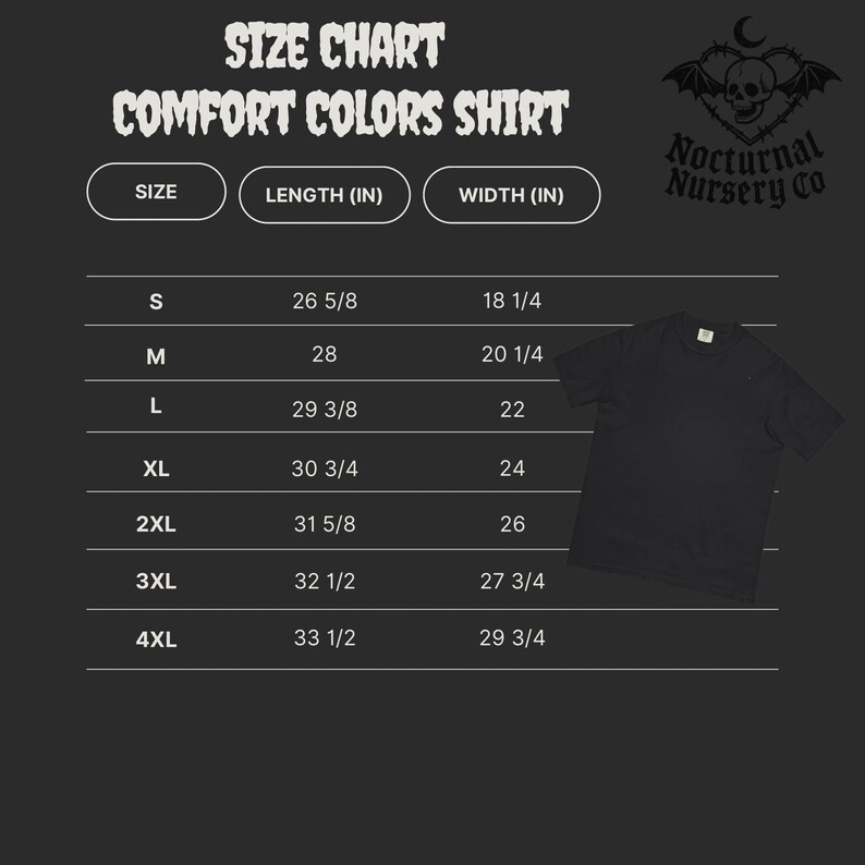 Puede incluir: Una tabla de tallas de camiseta negra titulada SIZE CHART COMFORT COLORS SHIRT con un logotipo que muestra una calavera y alas. La tabla enumera las tallas de S a 4XL con las medidas de largo y ancho en pulgadas sobre un fondo oscuro.