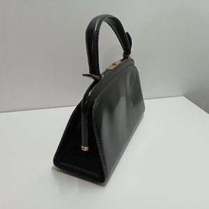 vintage handbag, black leather bag, retro bag, elegant bag, timeless bag, vintage leather goods, vintage fashion, retro style.