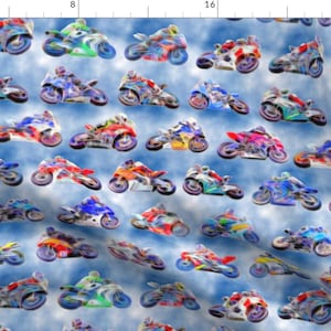 Peut inclure: Un motif répété de motos abstraites colorées sur un fond bleu. Les motos sont dans différentes positions et angles, créant une ambiance dynamique et énergique.