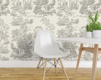 Chinoiserie-Tapete – Chinoiserie Toile von Peacoquettedesigns – Beige-weiße, selbstklebende Tapetenrolle im französischen Stil von Spoonflower