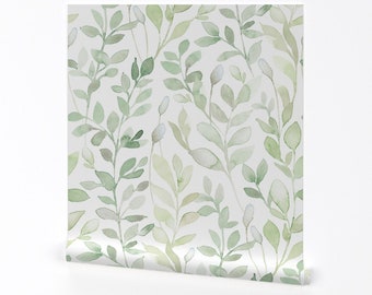 Papel pintado de hojas suaves - Midsummer By Lolahstudio - Vines Plants Light Green Nature Rollo de papel pintado autoadhesivo extraíble de Spoonflower