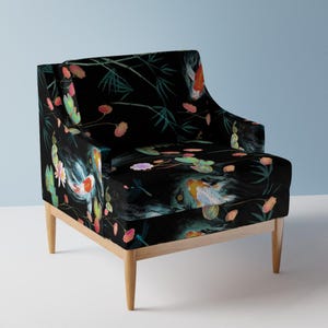 Tissu d'ameublement noir poissons carpes koï - carpes koï japonaises par conçu_by_debby - tissu floral japonais à grande échelle par mètre avec cuillère