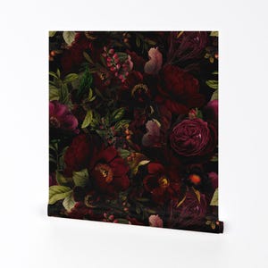 Red Floral Wallpaper -Moody Florals By Utart -Dark Roses Vintage Night Gothic Romantische entfernbare selbstklebende Tapetenrolle von Spoonflower