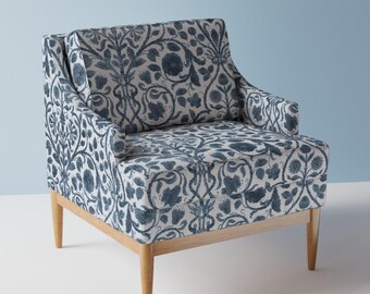 Delftsblauwe bekledingsstof - Provence Toile Blue by willowlanetextiles - Victoriaanse vintage stijl stof op maat gesneden met lepelbloem