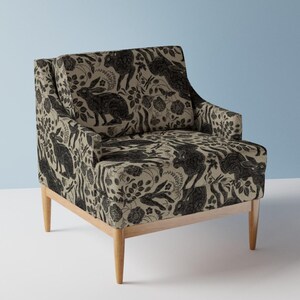 Möbeltyg med blocktryck, kaniner och kaniner - Kaniner av silver_steer_design - Linoleumsnitt, träblock, harar, neutralt tyg, metervara med Spoonflower bild 1