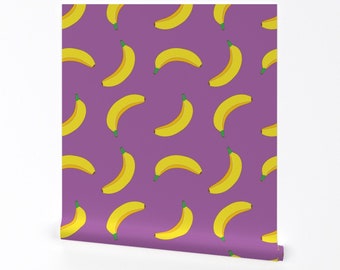Lila Bananen-Tapete – Süße Banane von furbuddy – Skurriler Obstspaß, süßes Essen, Obst, abnehmbare Peel-and-Stick-Tapete von Spoonflower