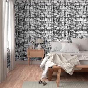 Schwarze Tapete – Tintenklecks-Motiv in Schwarz-Weiß von Pond Ripple – Schwarze, individuell bedruckte, abnehmbare, selbstklebende Tapetenrolle von Spoonflower Bild 5