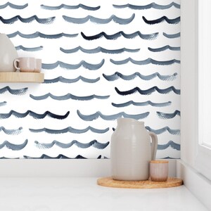 Papel pintado náutico - Olas del océano de Anniemontgomerydesign - Papel pintado autoadhesivo removible con diseño de agua azul y blanca de Spoonflower. imagen 7