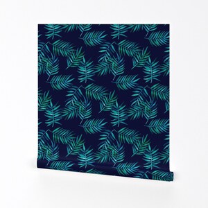 Papier peint palmier - feuilles de palmier paradisiaques vert bleu sarcelle bleu marine par Micklyn - rouleau de papier peint auto adhésif amovible imprimé personnalisé par Spoonflower