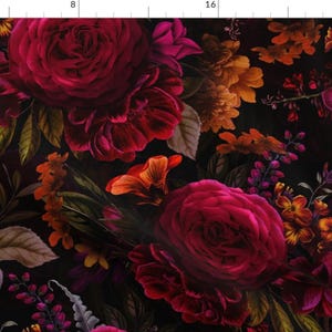 Tissu à motifs floraux sombres - Roses peintes à l'ancienne par utart - Bouquet de fleurs gothiques maximalistes, tissu rouge foncé nostalgique au mètre par Spoonflower