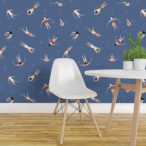 Papel de Parede de Natação - Nadadores Fofos por Alenkakarabanova - Papel de Parede Autoadesivo Removível Personalizado Azul para Natação da Spoonflower