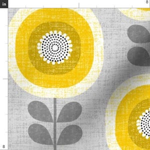Mid Century Geblümter Polsterstoff - Midcentury Sonnenblumen von ottomanbrim - Skandinavischer Grau Gelber Stoff Schüttgut mit Löffelblume Bild 4