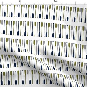 Peut inclure: Un fond blanc avec un motif répété de pagaies bleu marine, grises et olive. Les pagaies sont disposées en rangées et sont toutes de la même taille.