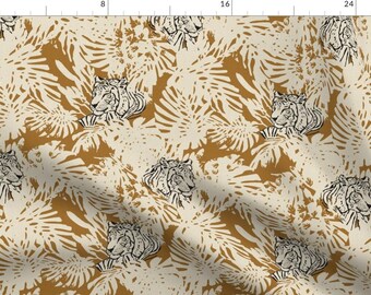 Può includere: Uno schema senza cuciture con uno sfondo beige con un motivo ripetuto di tigri stilizzate e foglie tropicali in marrone.