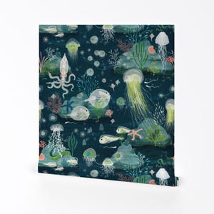 クラゲの壁紙 - Lumos By Katherine Quinn - バスルーム 海 水中 水生 剥がせる 粘着式壁紙ロール by Spoonflower