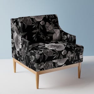 Tessuto per tappezzeria romantico gotico floreale - Fiori neri di shopcabin - Tessuto floreale grigio rosa Moody su larga scala tagliato su misura con Spoonflower