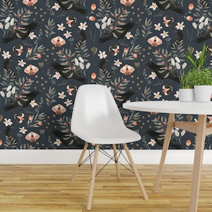 Krähen-Tapete - schwarze Krähen und Schmetterlinge von Katherine Quinn - Individuell bedruckte, entfernbare, selbstklebende Tapetenrolle von Spoonflower