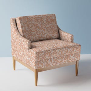 Koraal bekledingsstof - koraal kust chique bladeren door jg_anchor_designs - kustbladeren pasteloranje stof op maat gesneden met lepelbloem