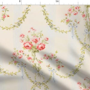 Femininer Blumenstoff - The Elysee von peacoquettedesigns - Vintage Viktorianischer Rokoko Cottagecore Stoff Bulk Stock von Spoonflower