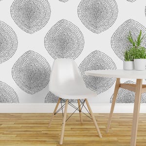 Schwarz-Weiß-Tapete – Jumbo-Streifen-Boho-Tapete von Juliaschumacher – Selbstklebende Tapetenrolle mit Baummotiv von Spoonflower