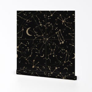Carta da parati con segni zodiacali - Zodiaco glitterato oro in nero di Yesterdaycollection - Rotolo di carta da parati adesiva rimovibile con stampa personalizzata di Spoonflower