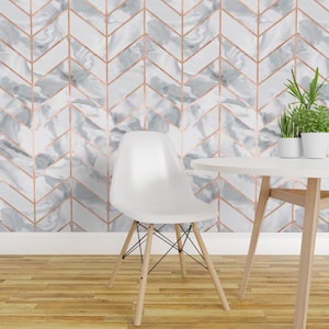 Tapeta w kolorze różowego złota – Carrera Marble Rose Gold firmy Willowlanetextiles – samoprzylepna, usuwalna tapeta w rolce z nadrukiem na zamówienie firmy Spoonflower