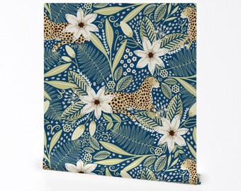 Tropische Tapete – Flora Tropical Escape von Trendy Creation Prints – abnehmbare, selbstklebende Tapetenrolle „Dschungel-Gepard“ von Spoonflower