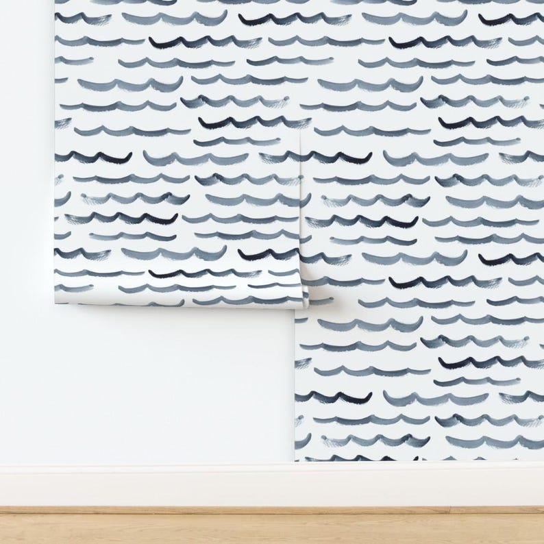 Papel pintado náutico - Olas del océano de Anniemontgomerydesign - Papel pintado autoadhesivo removible con diseño de agua azul y blanca de Spoonflower. imagen 4
