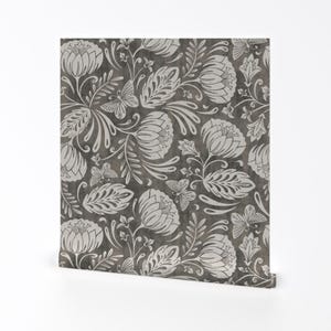 Damast Tapete - Arabella Von Heatherdutton - Taupe Grau Jugendstil Romantische Florale Abnehmbare selbstklebende Tapetenrolle von Spoonflower