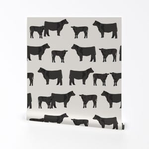 Angus Tapete - Schwarzes Angus-Stoffrind Von Petfriendly - Schwarze, individuell bedruckte, entfernbare, selbstklebende Tapetenrolle von Spoonflower